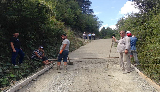 Köy grup yolları betonlanıyor