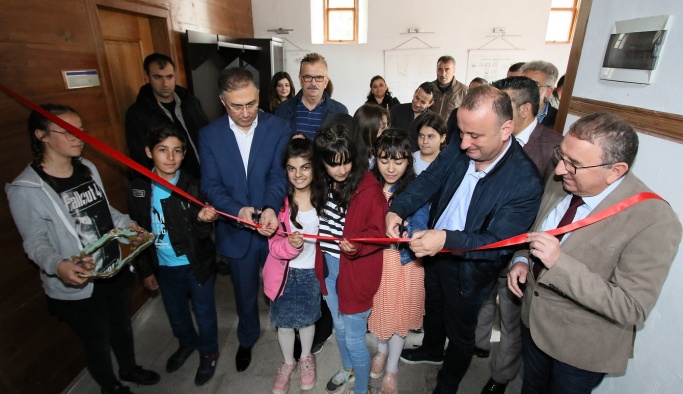 Vali Şakalar Resim Sergisi ve Ödül Törenine Katıldı