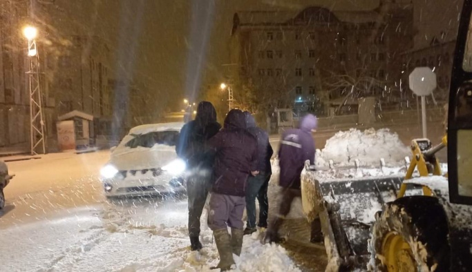 Gerze'de ekiplerin kar seferberliği