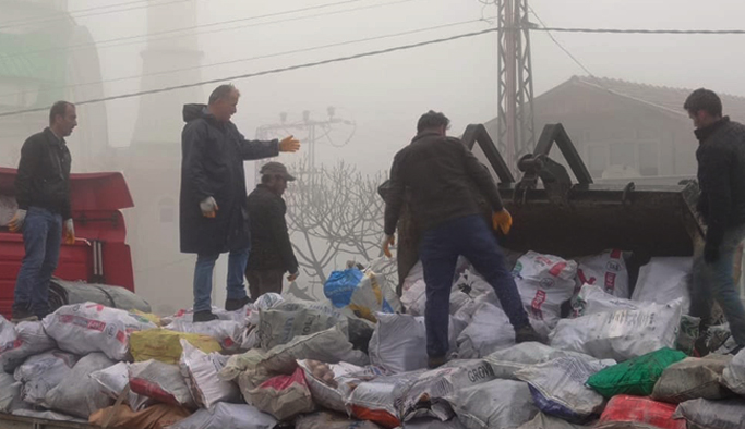 Gerze İlçe Müftülüğünden deprem bölgesine odun yardımı
