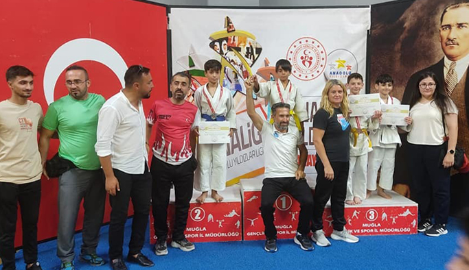 Gerzeli sporcular gururlandırmaya devam ediyor