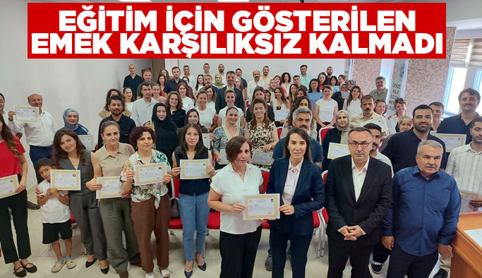 Gerze'de Eğitim Personeline Başarı Belgesi Takdim Edildi